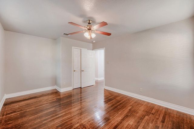 1211 N Bishop ST, San Marcos, TX 78666