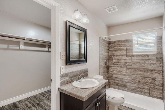 1211 N Bishop ST, San Marcos, TX 78666