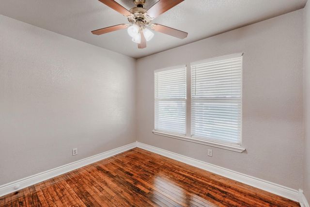 1211 N Bishop ST, San Marcos, TX 78666