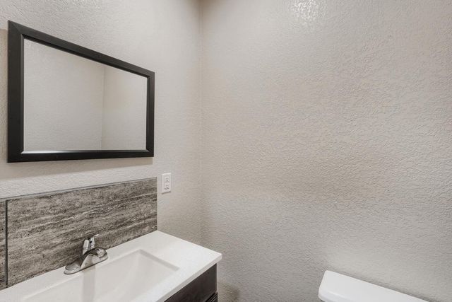1211 N Bishop ST, San Marcos, TX 78666