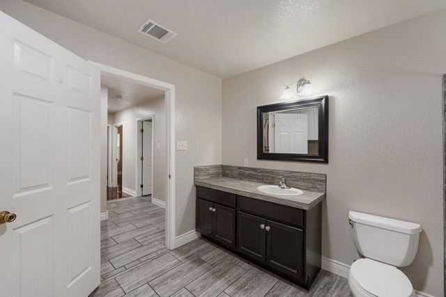 1211 N Bishop ST, San Marcos, TX 78666