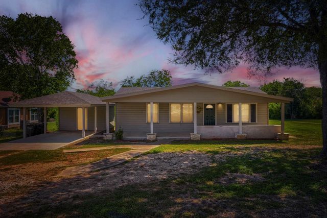 1211 N Bishop ST, San Marcos, TX 78666