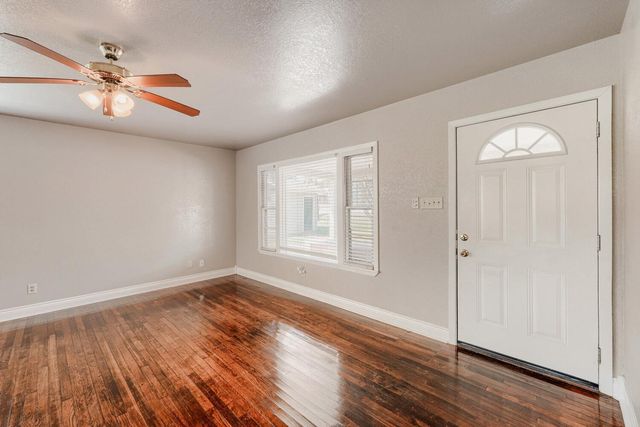 1211 N Bishop ST, San Marcos, TX 78666