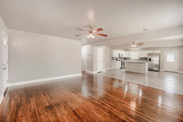 1211 N Bishop ST, San Marcos, TX 78666