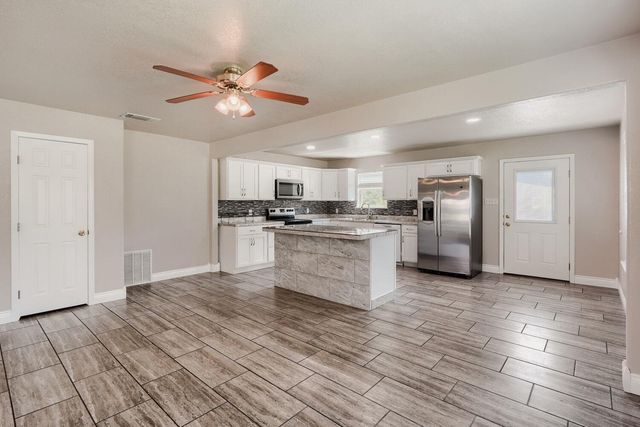 1211 N Bishop ST, San Marcos, TX 78666