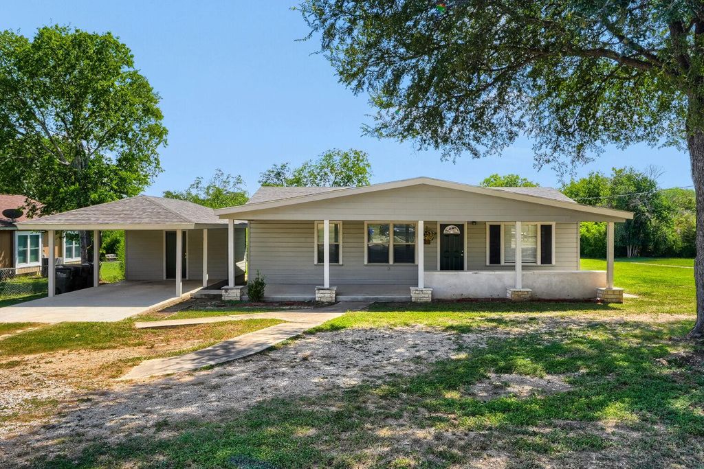 1211 N Bishop ST, San Marcos, TX 78666
