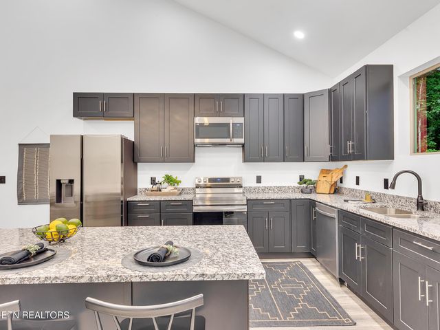 1395 Willow Creek Lane, Sevierville, TN 37876
