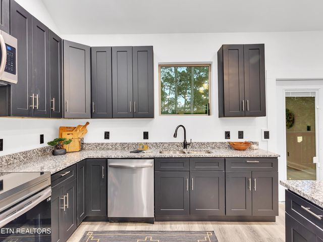 1395 Willow Creek Lane, Sevierville, TN 37876