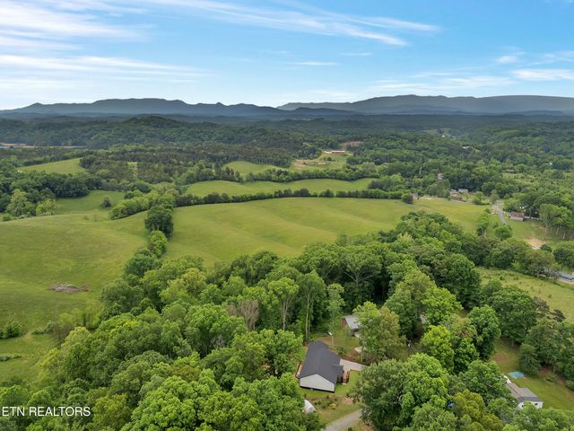 1395 Willow Creek Lane, Sevierville, TN 37876
