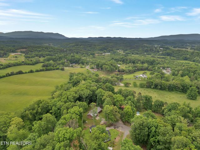 1395 Willow Creek Lane, Sevierville, TN 37876