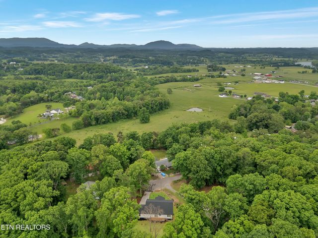 1395 Willow Creek Lane, Sevierville, TN 37876