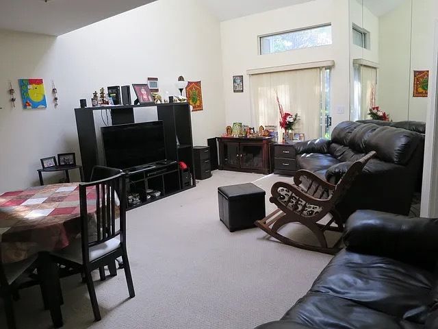 1042 Courtland Drive, Buffalo Grove, IL 60089