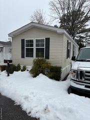 A9 Ash St, Riverhead, NY 11901