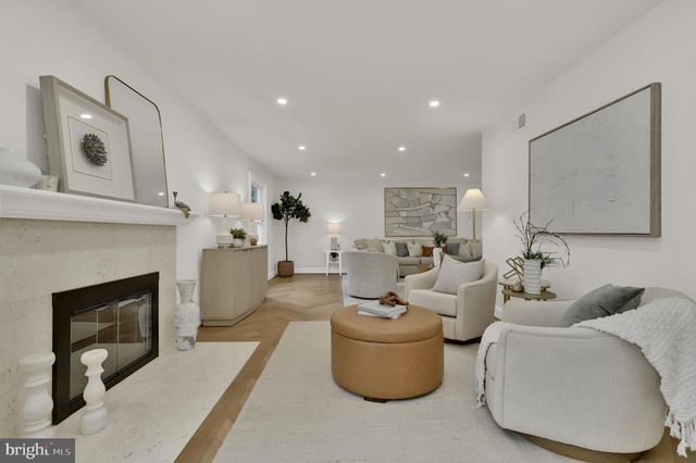 11111 LAMPLIGHTER LN, Potomac, MD 20854