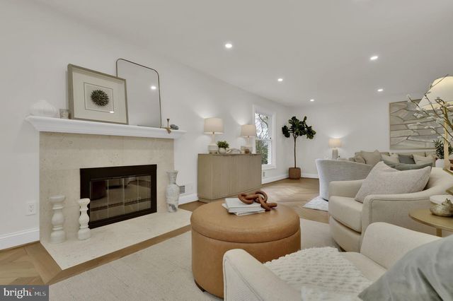 11111 LAMPLIGHTER LN, Potomac, MD 20854