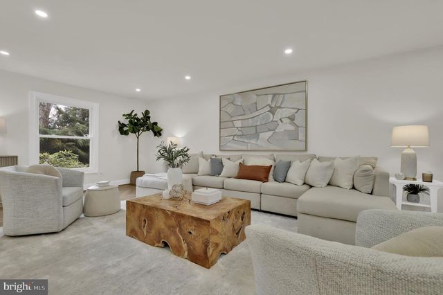 11111 LAMPLIGHTER LN, Potomac, MD 20854