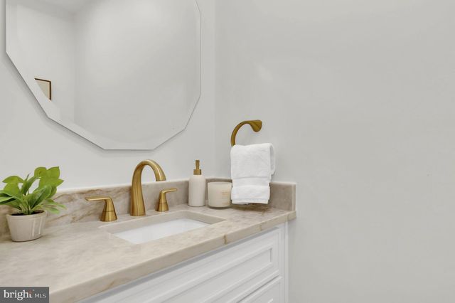 11111 LAMPLIGHTER LN, Potomac, MD 20854