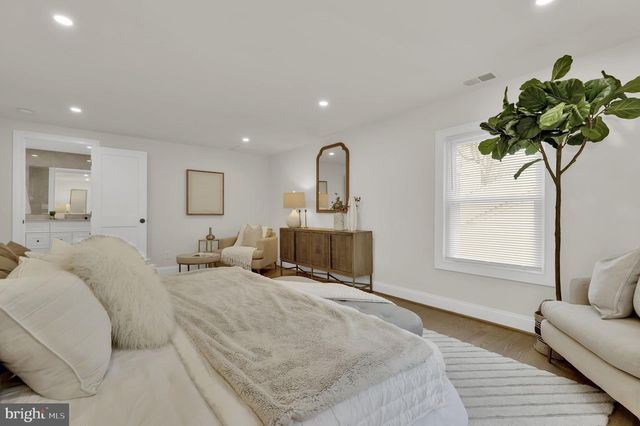 11111 LAMPLIGHTER LN, Potomac, MD 20854