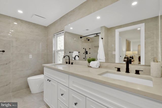 11111 LAMPLIGHTER LN, Potomac, MD 20854