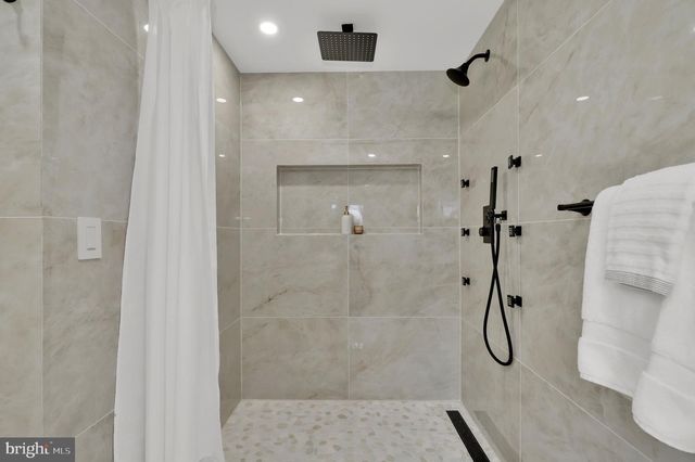 11111 LAMPLIGHTER LN, Potomac, MD 20854