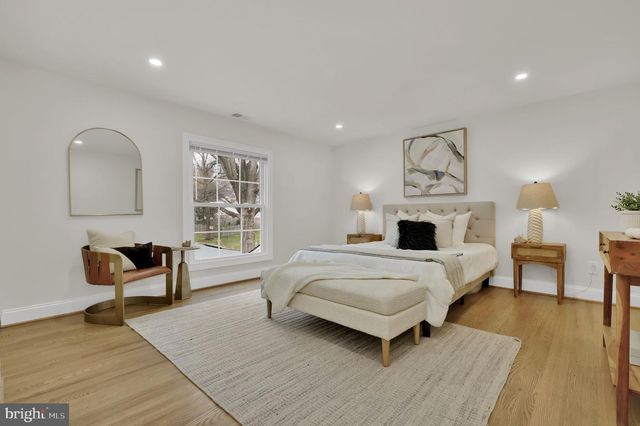 11111 LAMPLIGHTER LN, Potomac, MD 20854