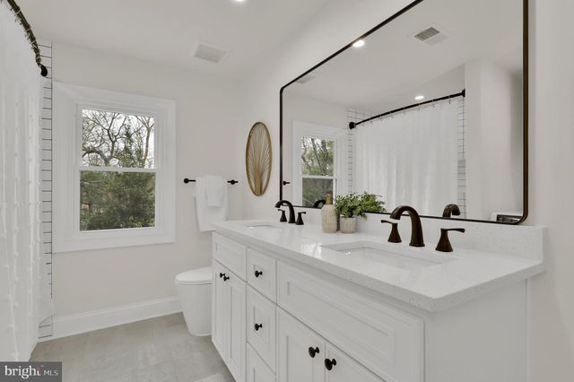 11111 LAMPLIGHTER LN, Potomac, MD 20854