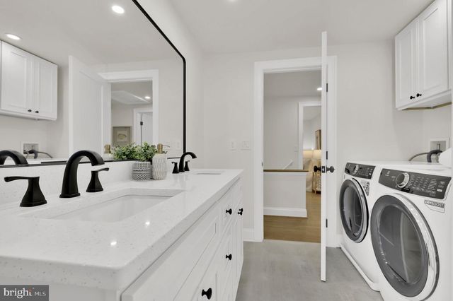 11111 LAMPLIGHTER LN, Potomac, MD 20854