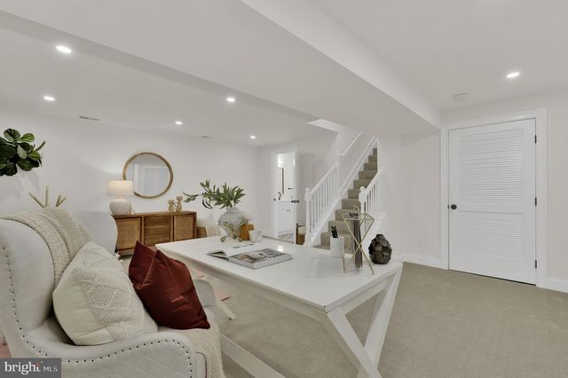 11111 LAMPLIGHTER LN, Potomac, MD 20854