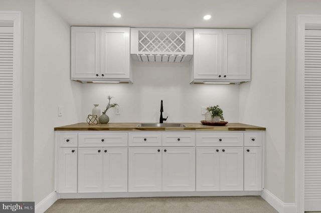 11111 LAMPLIGHTER LN, Potomac, MD 20854