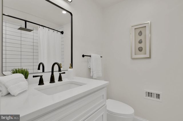 11111 LAMPLIGHTER LN, Potomac, MD 20854