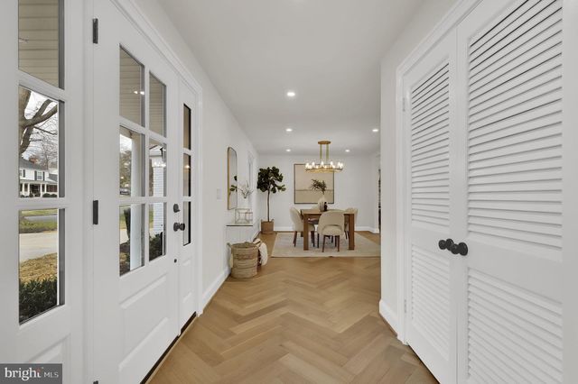 11111 LAMPLIGHTER LN, Potomac, MD 20854