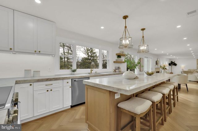 11111 LAMPLIGHTER LN, Potomac, MD 20854