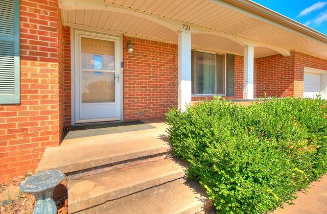 721 N Harrison Avenue, Blanchard, OK 73010