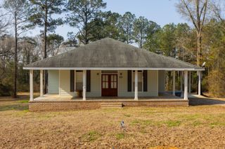 673 Leeville Rd., Petal, MS 39465