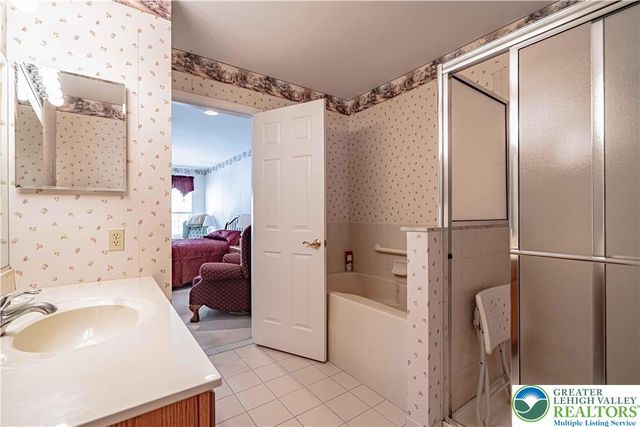 199 Park Ridge Drive, Forks Twp, PA 18040