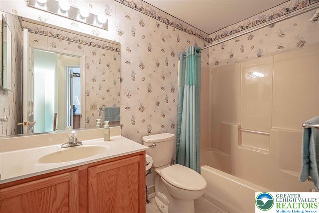 199 Park Ridge Drive, Forks Twp, PA 18040