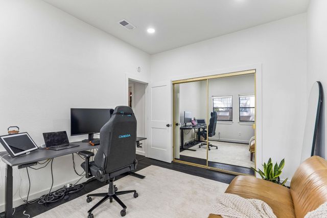 1404 Norwalk LN 204, Austin, TX 78703
