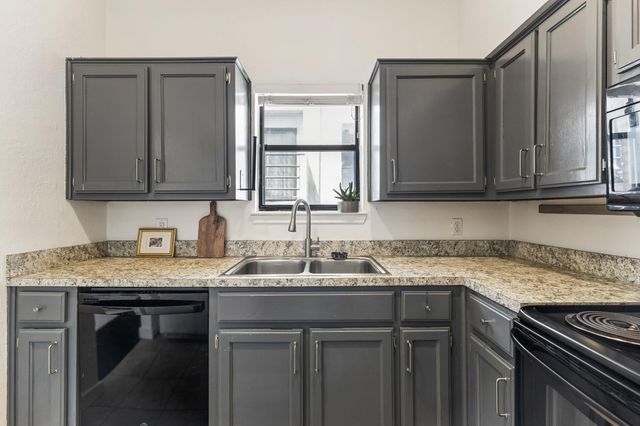 1404 Norwalk LN 204, Austin, TX 78703