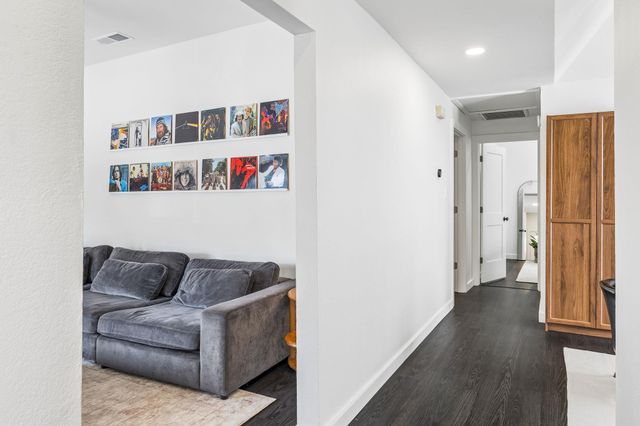 1404 Norwalk LN 204, Austin, TX 78703