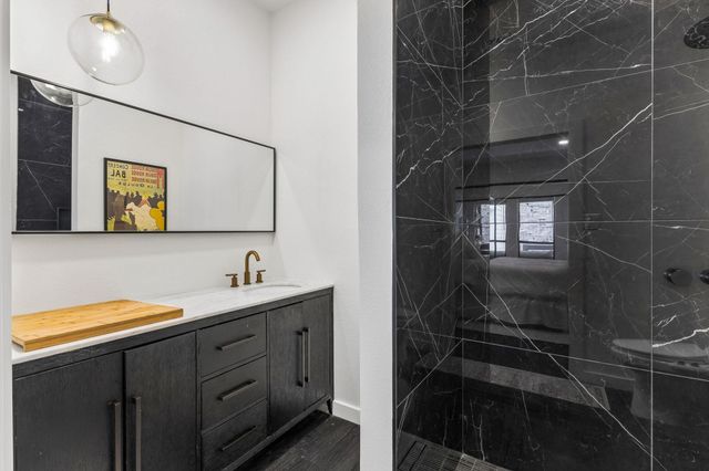 1404 Norwalk LN 204, Austin, TX 78703