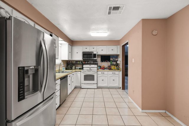 10119 Stonemont Road, La Porte, TX 77571