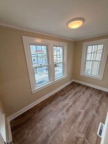 35 Murray St 2, Chelsea, MA 02150