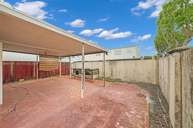 7205 W 2nd Ln, Hialeah, FL 33014