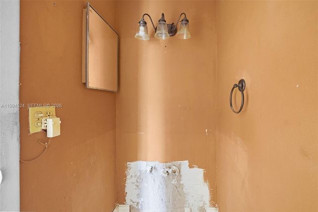 7205 W 2nd Ln, Hialeah, FL 33014