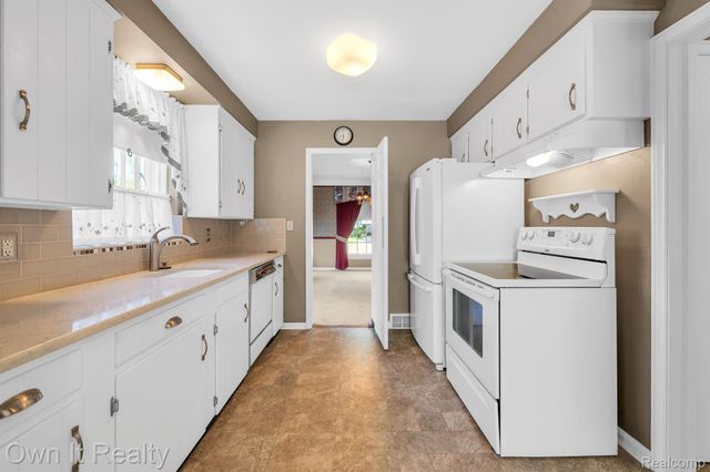 1830 BELMONT Street, Dearborn, MI 48128