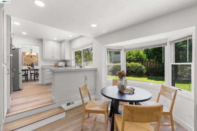 5556 Paseo Navarro, Pleasanton, CA 94566