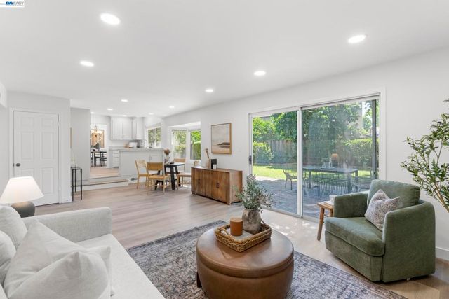 5556 Paseo Navarro, Pleasanton, CA 94566