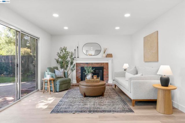 5556 Paseo Navarro, Pleasanton, CA 94566
