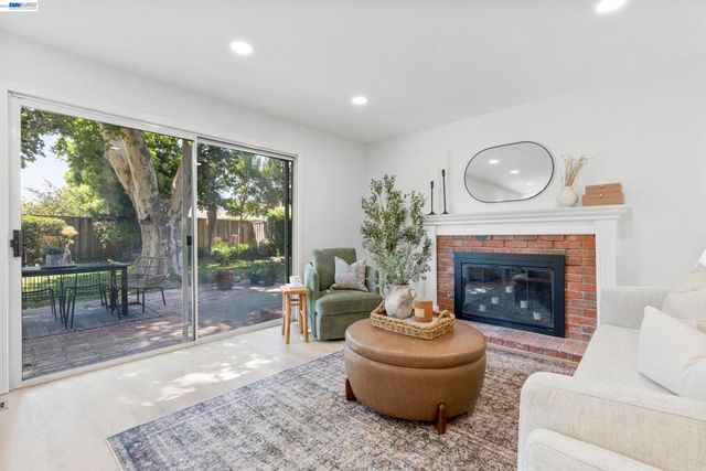 5556 Paseo Navarro, Pleasanton, CA 94566