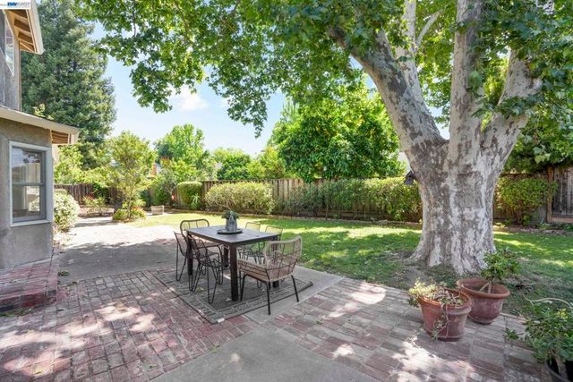 5556 Paseo Navarro, Pleasanton, CA 94566